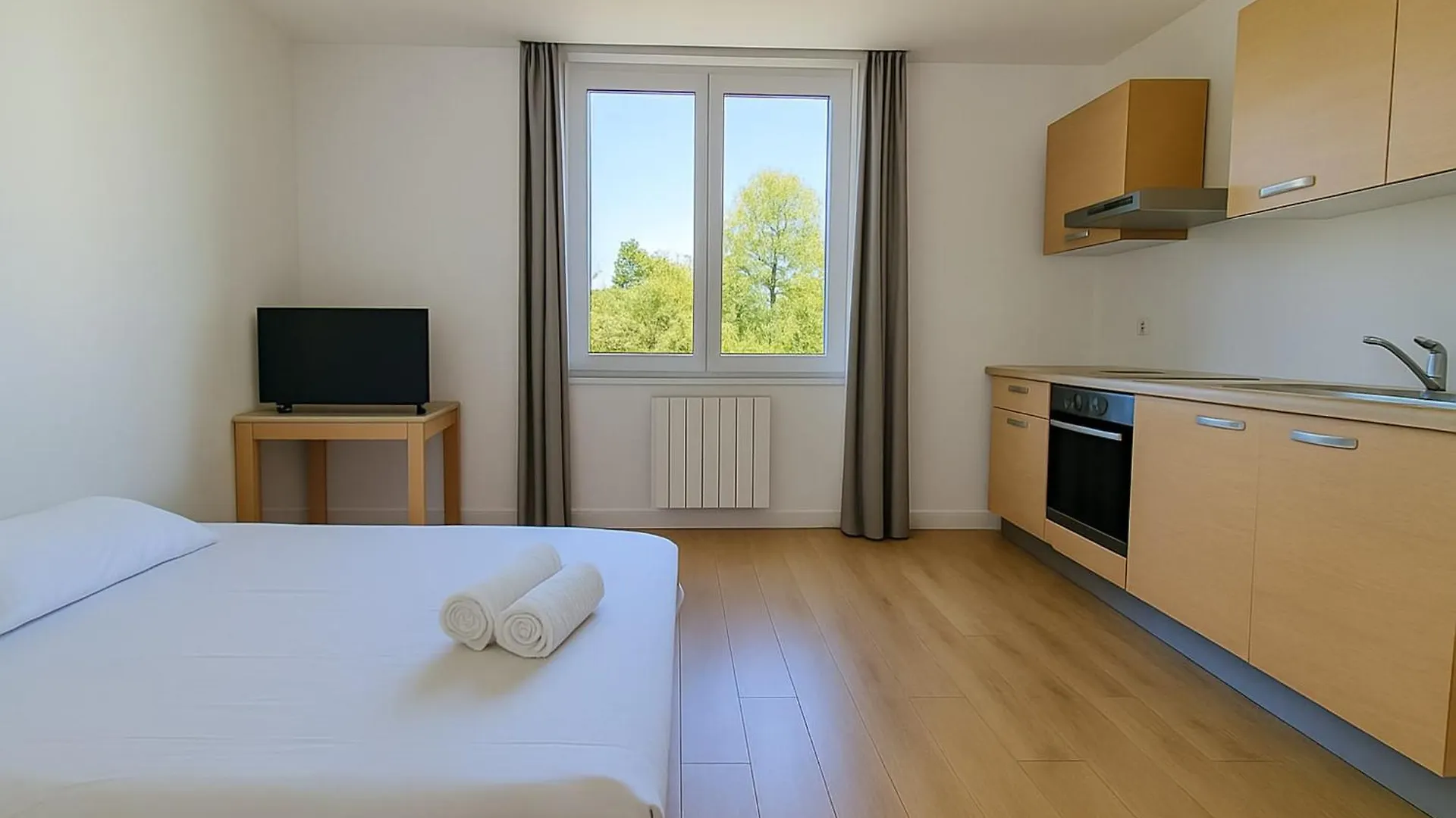 Le Studio Laurent A Sweet Getaway For Two Near Lyon La Mulatière
